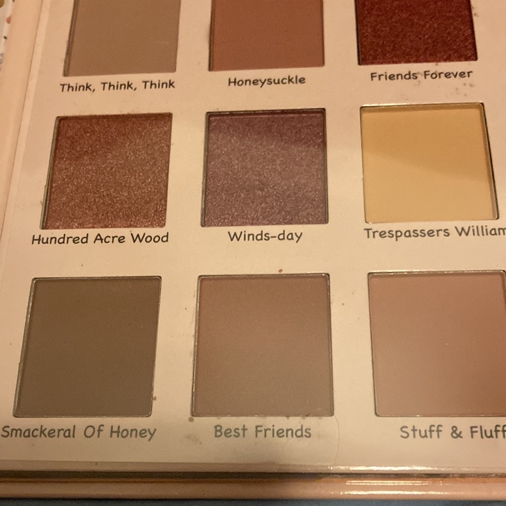 HP🎊🎊Winnie The Pooh Eyeshadow Pallet - Picture 10 of 10